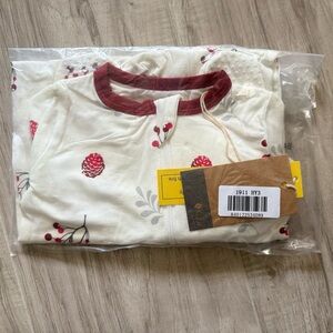 Kyte Baby Holly Berry Footie Pajamas - White and Red